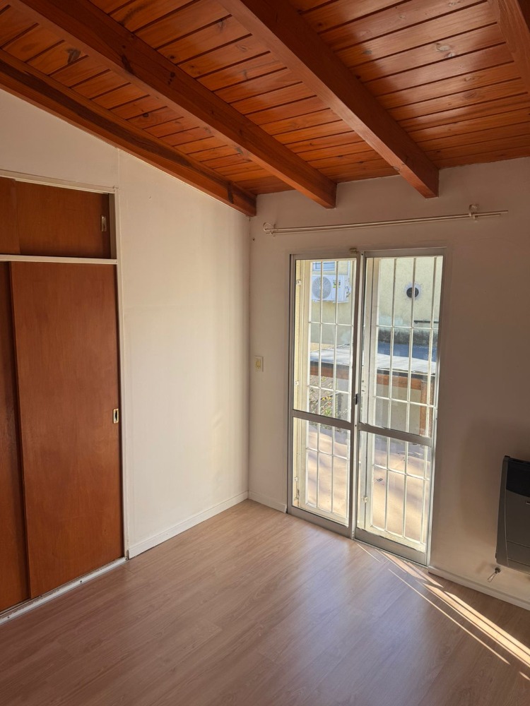 DUPLEX DE 2 DORMITORIOS CON COCHERA Y PILETA 