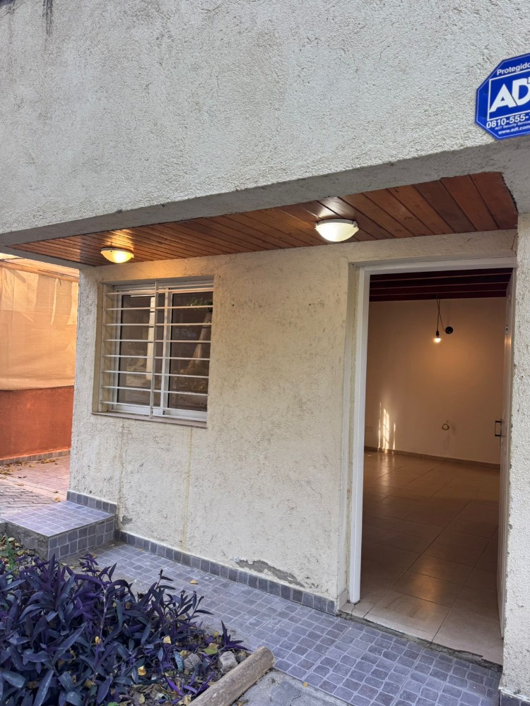 DUPLEX DE 2 DORMITORIOS CON COCHERA Y PILETA 