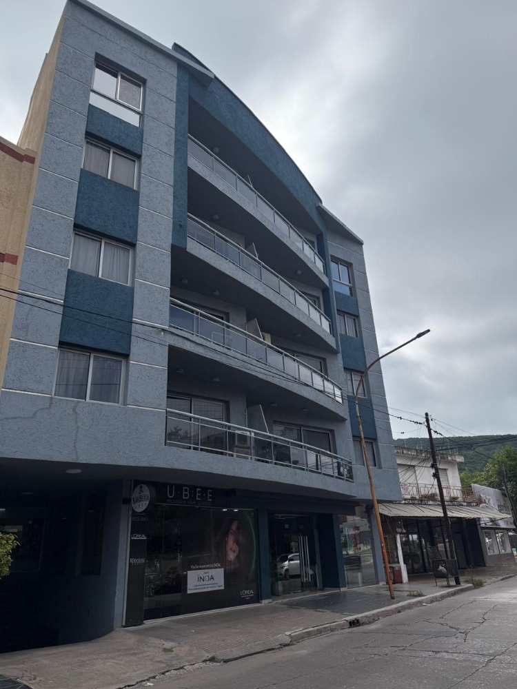 DEPTO AMOBLADO SOBRE CALLE ALBERDI
