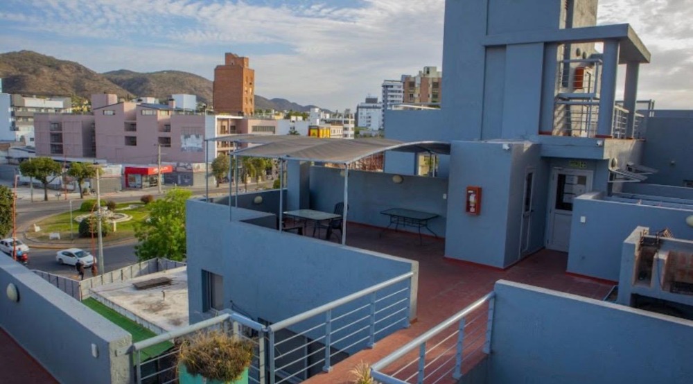 DEPTO AMOBLADO SOBRE CALLE ALBERDI