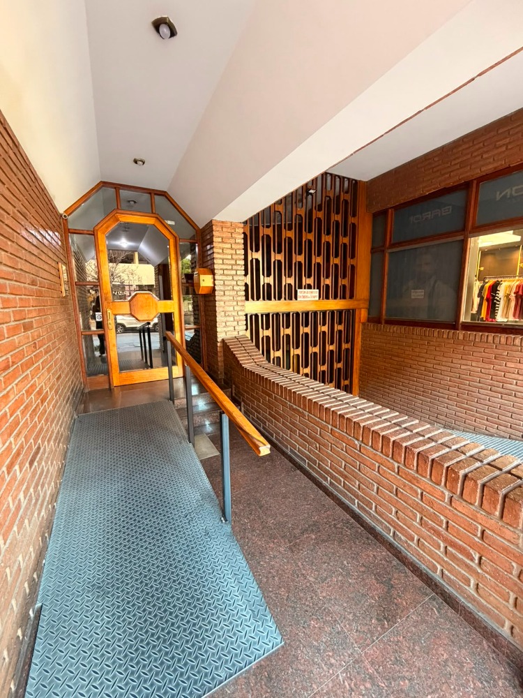 DEPARTAMENTO CENTRO CON BALCON AL FRENTE