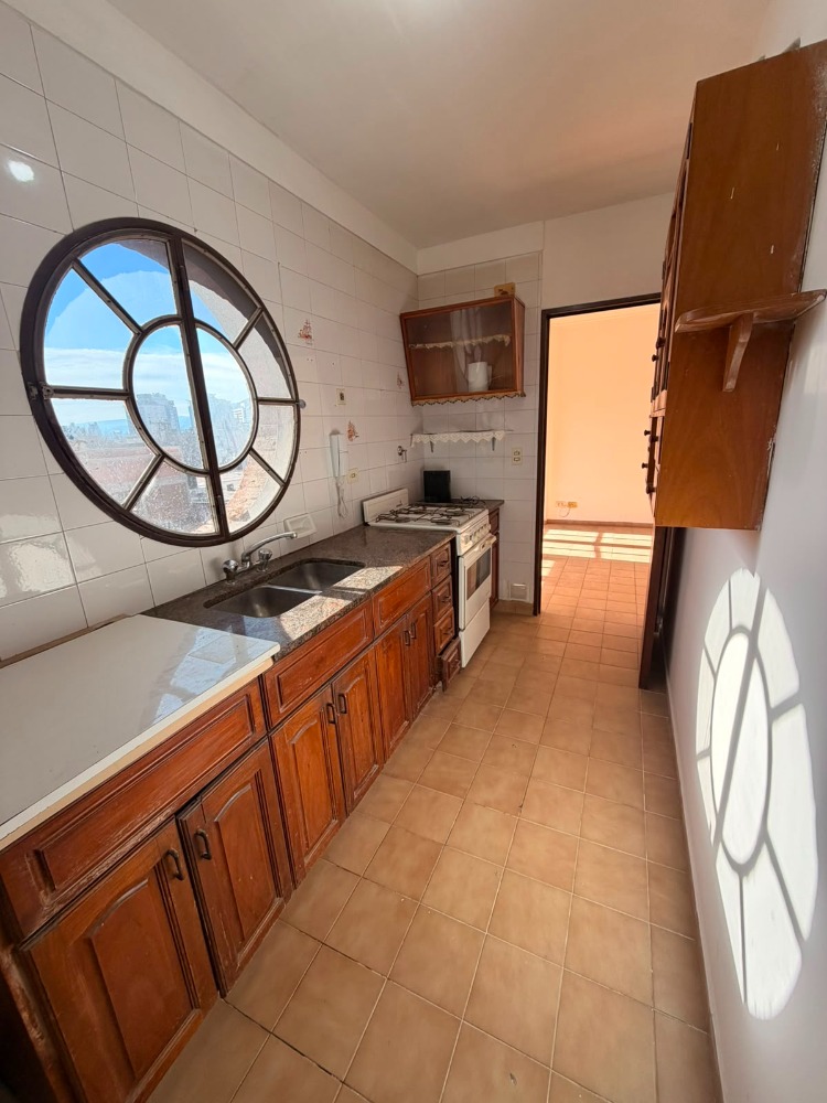 DEPARTAMENTO CENTRO CON BALCON AL FRENTE