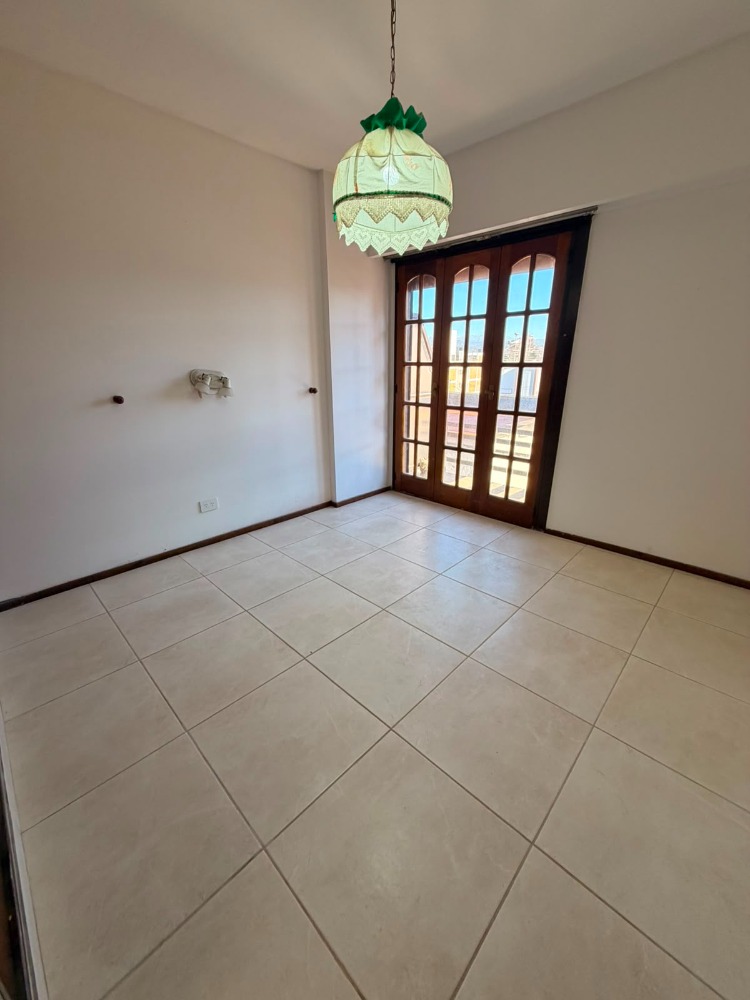 DEPARTAMENTO CENTRO CON BALCON AL FRENTE