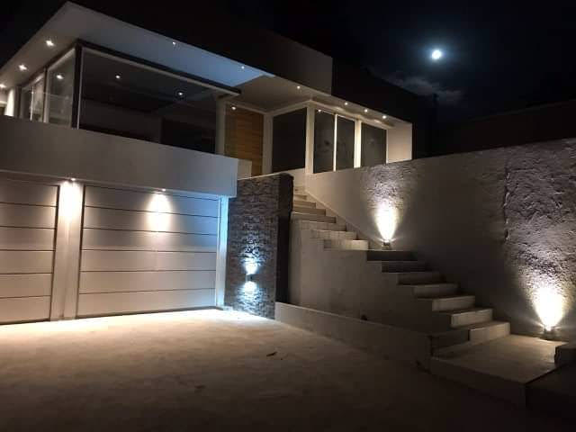 ESPECTACULAR PROPIEDAD EN VILLA DEL LAGO