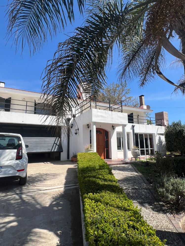 CASA CON PILETA VILLA DEL LAGO