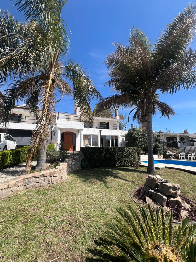 CASA CON PILETA VILLA DEL LAGO