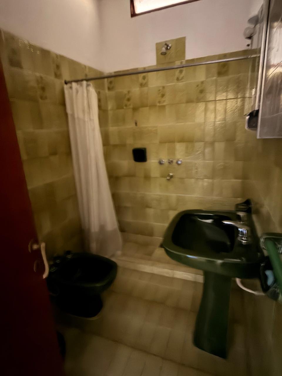 CASA CON PILETA FRENTE AL RIO