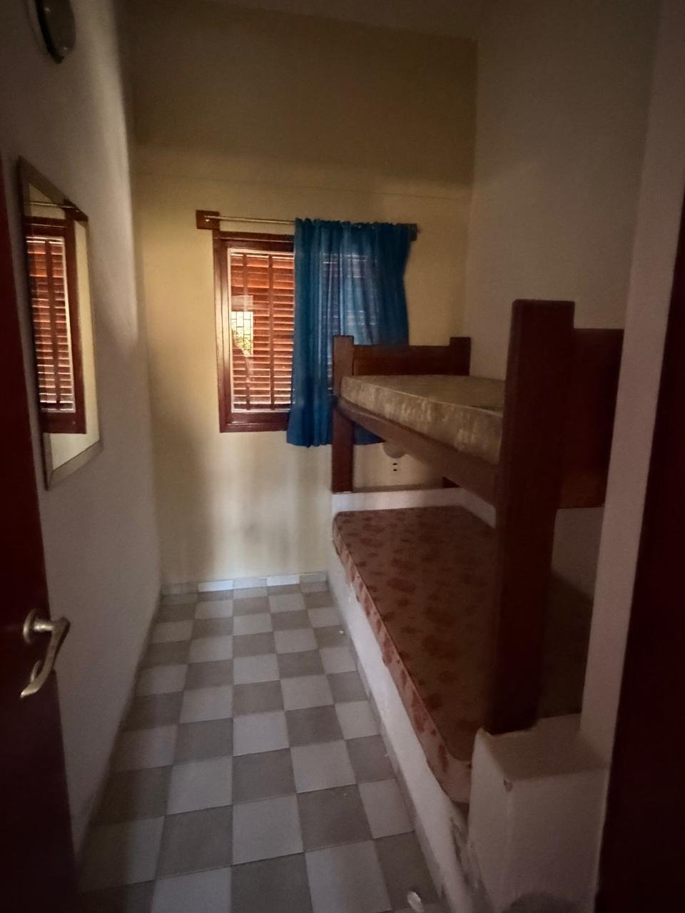 CASA CON PILETA FRENTE AL RIO