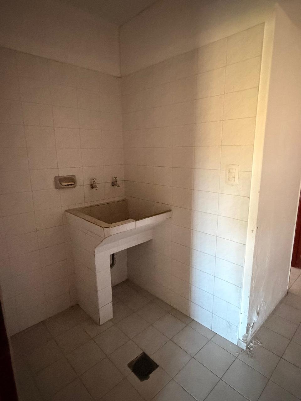 CASA CON PILETA FRENTE AL RIO