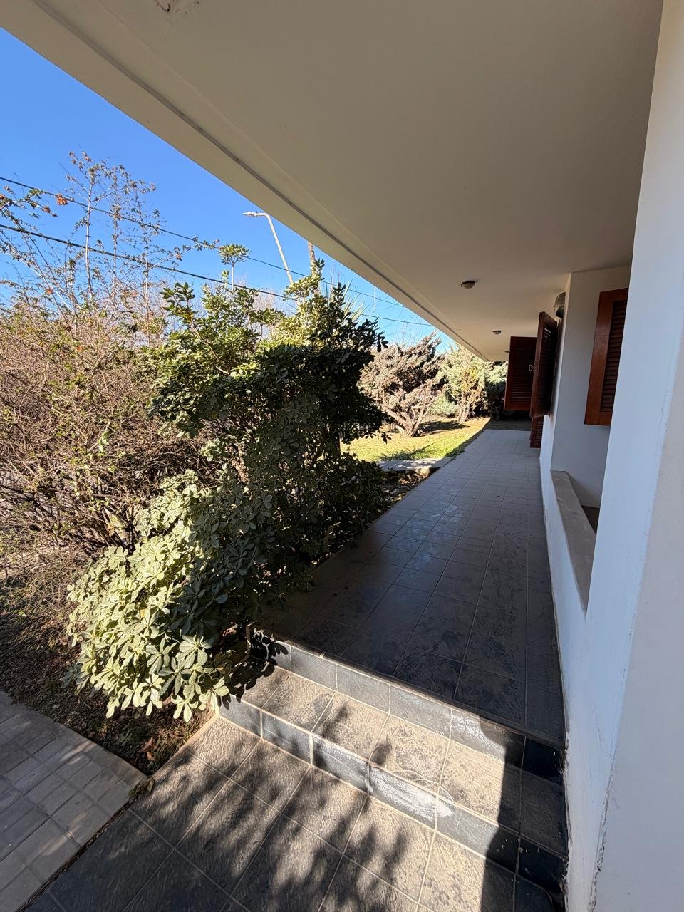 CASA CON PILETA FRENTE AL RIO