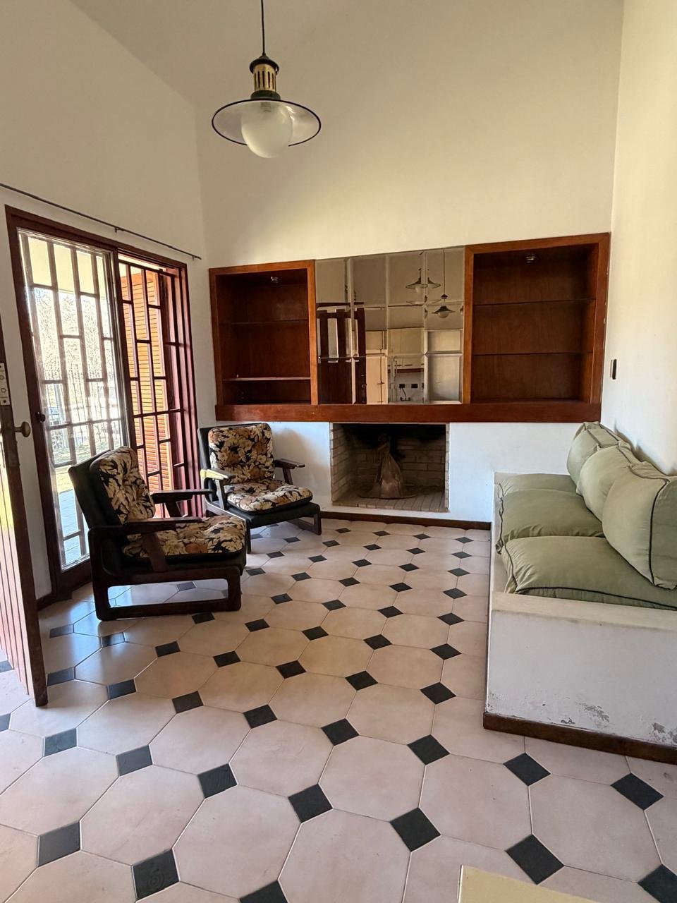 CASA CON PILETA FRENTE AL RIO