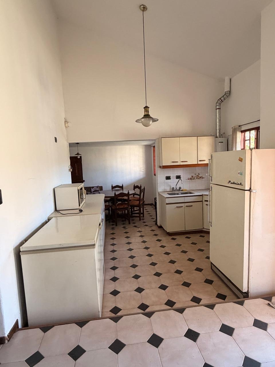 CASA CON PILETA FRENTE AL RIO