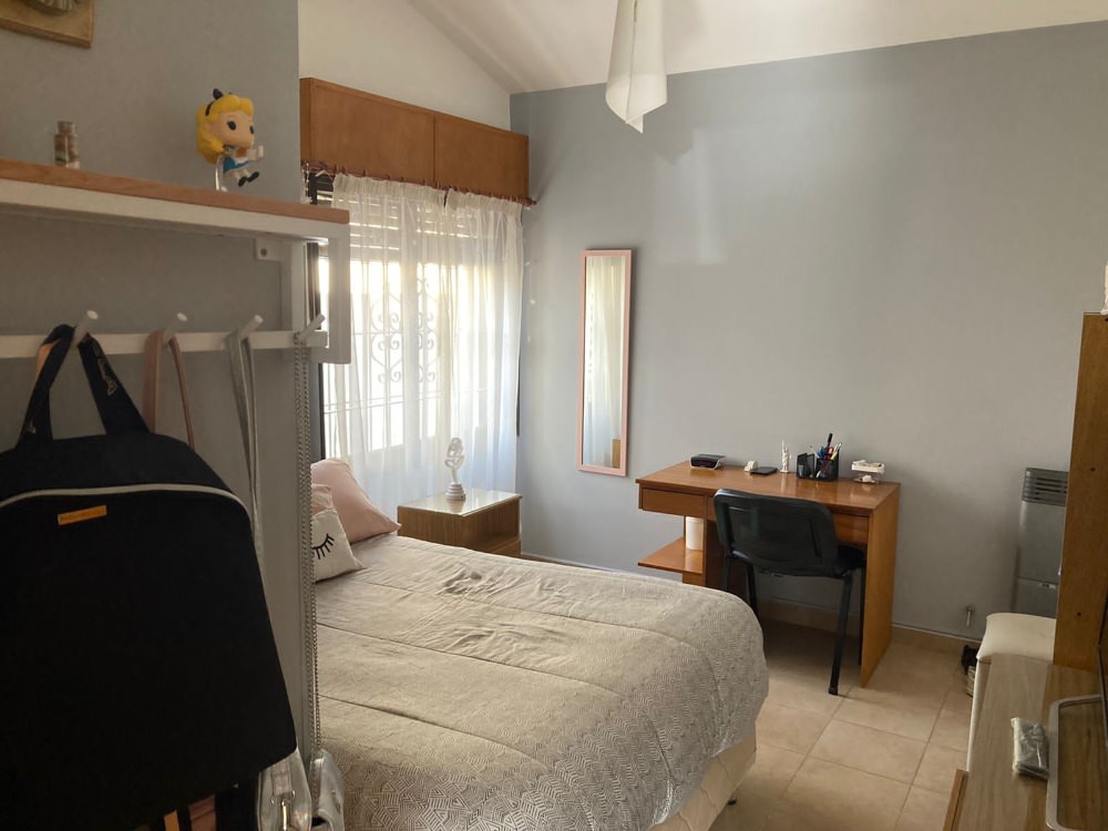 CASA CON  PILETA, EXELENTE UBICACION 