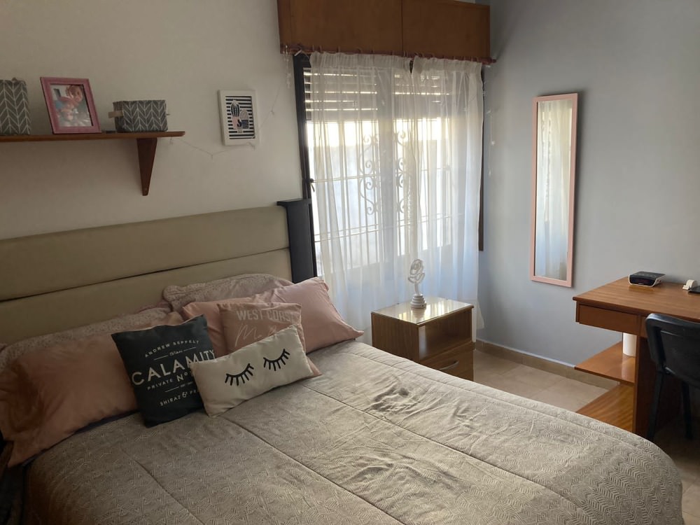 CASA CON  PILETA, EXELENTE UBICACION 