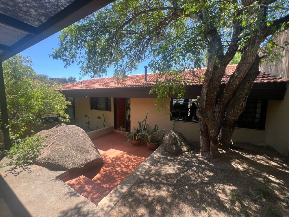 ESPECTACULAR CASA CON FONDO AL LAGO