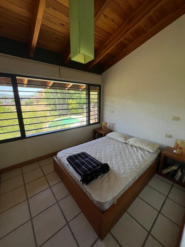 ESPECTACULAR CASA CON FONDO AL LAGO