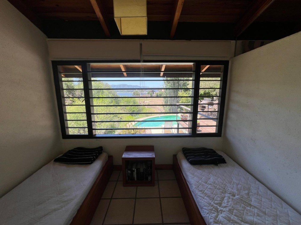 ESPECTACULAR CASA CON FONDO AL LAGO