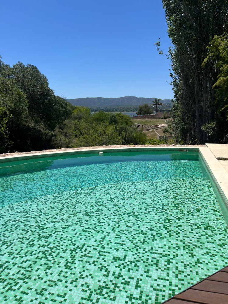 ESPECTACULAR CASA CON FONDO AL LAGO