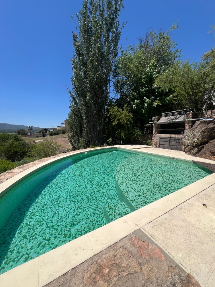 ESPECTACULAR CASA CON FONDO AL LAGO