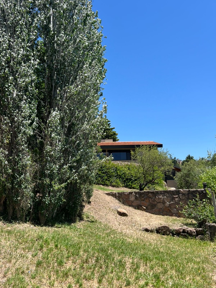 ESPECTACULAR CASA CON FONDO AL LAGO