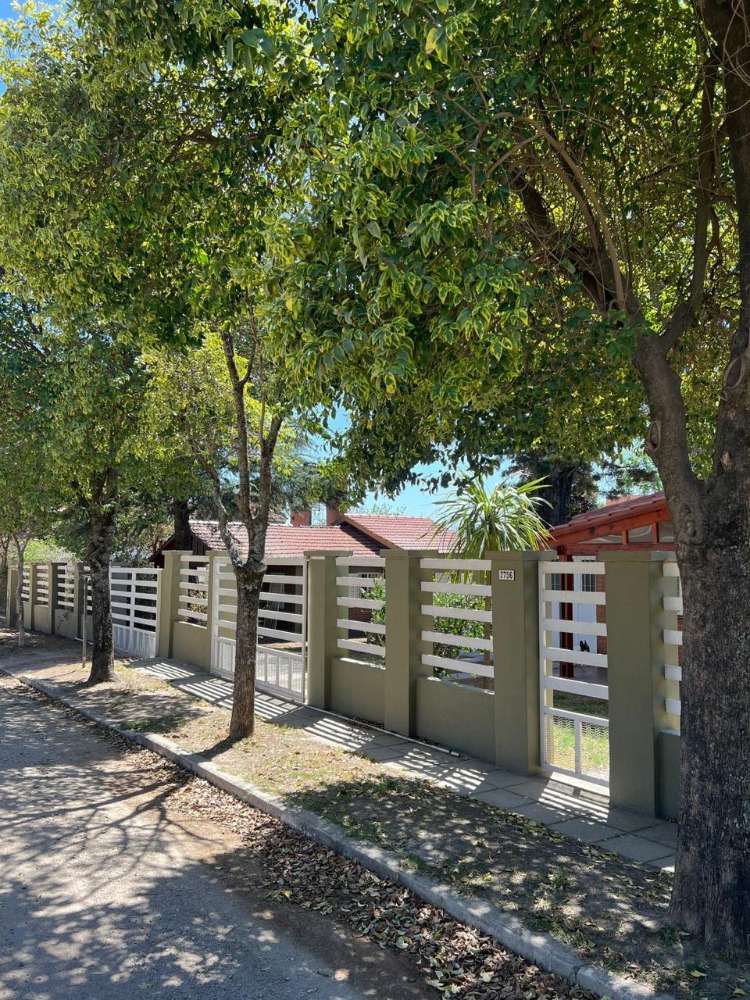 CASA + 2 CABAÑAS CON PILETA