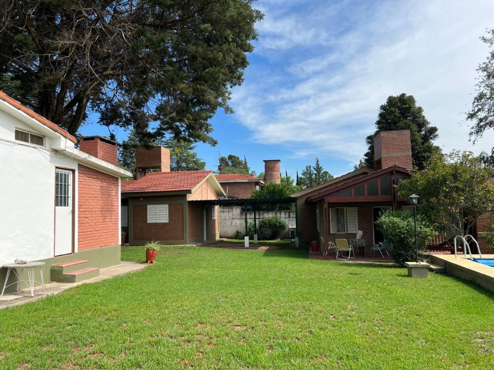 CASA + 2 CABAÑAS CON PILETA