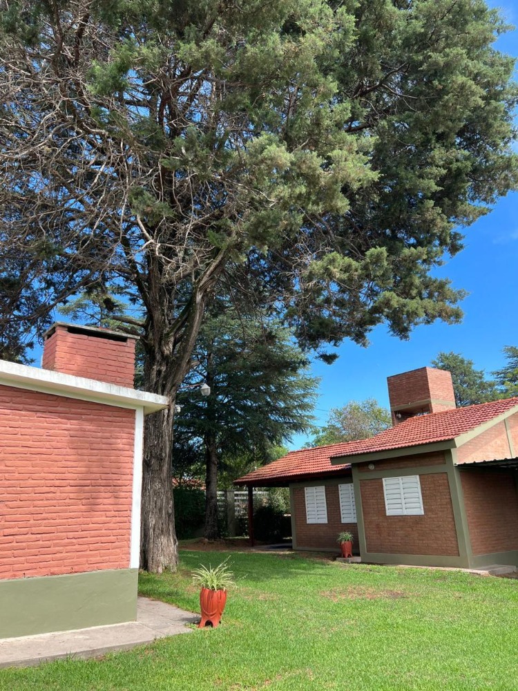 CASA + 2 CABAÑAS CON PILETA