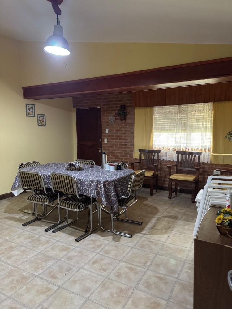 CASA + 2 CABAÑAS CON PILETA