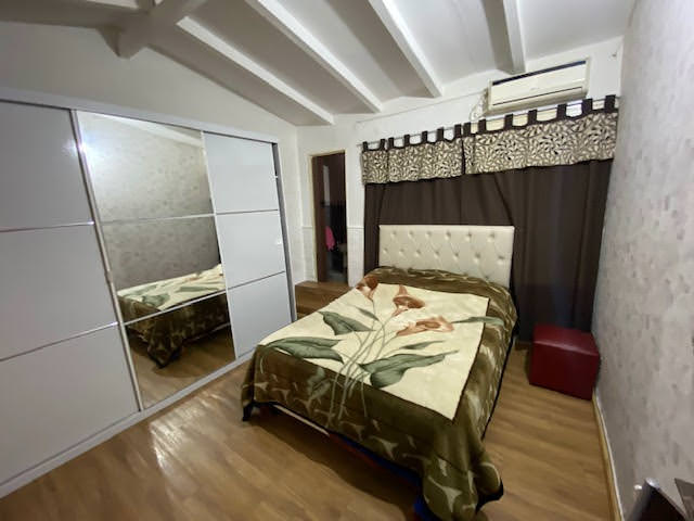 CHALET INTERNO DE 2 DORMITORIOS CON QUINCHO !!
