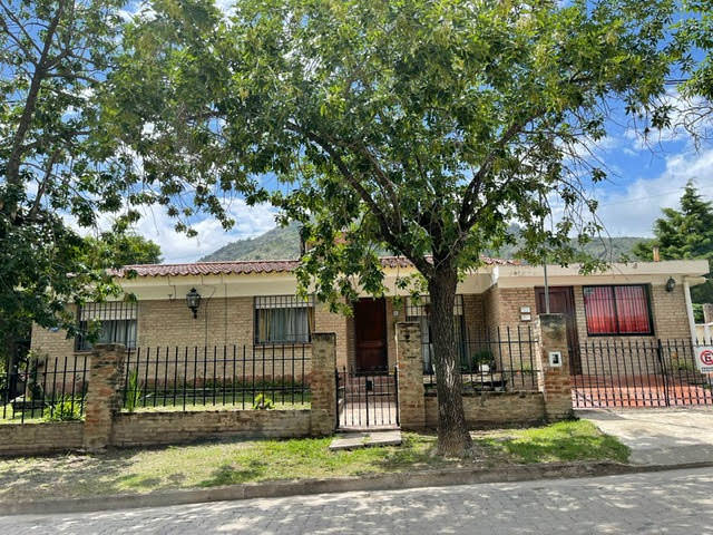 CASA CON PILETA