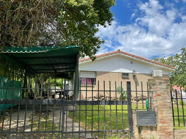 CASA CON PILETA