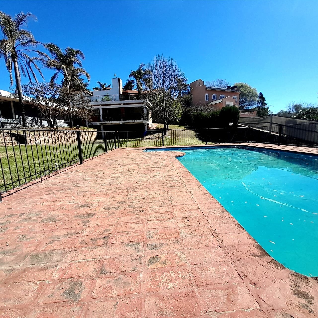 CASA CON PILETTA Y VISTA