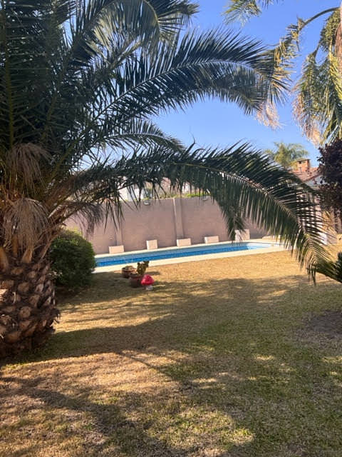 CASA DE CATEGORIA DE 1 PLANTA Y GRAN JARDIN 