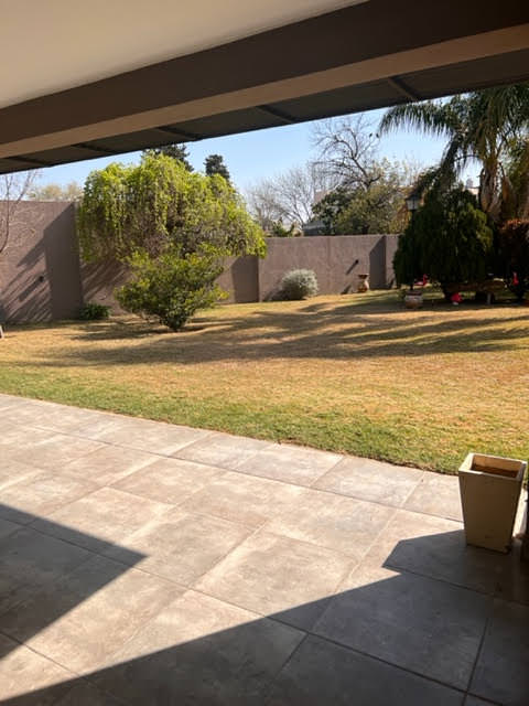 CASA DE CATEGORIA DE 1 PLANTA Y GRAN JARDIN 
