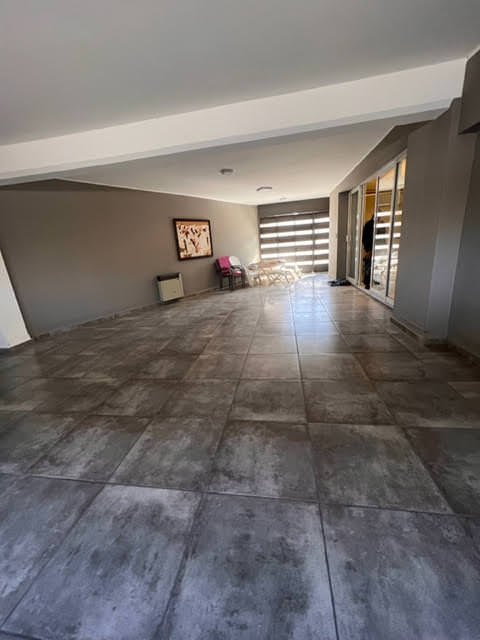 CASA DE CATEGORIA DE 1 PLANTA Y GRAN JARDIN 