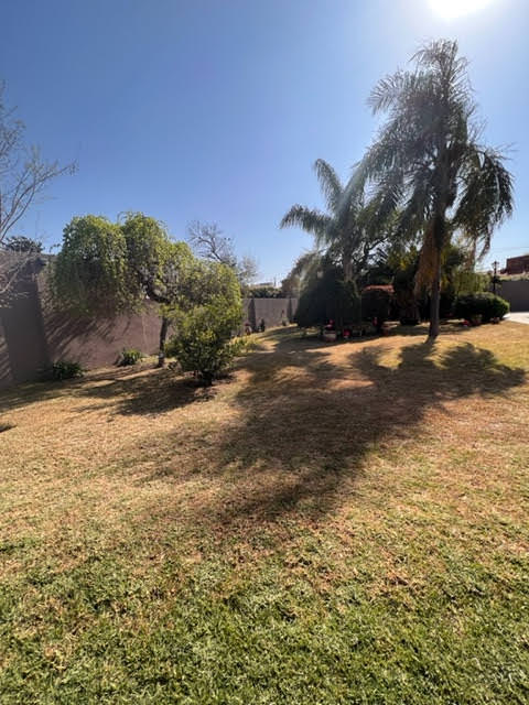 CASA DE CATEGORIA DE 1 PLANTA Y GRAN JARDIN 