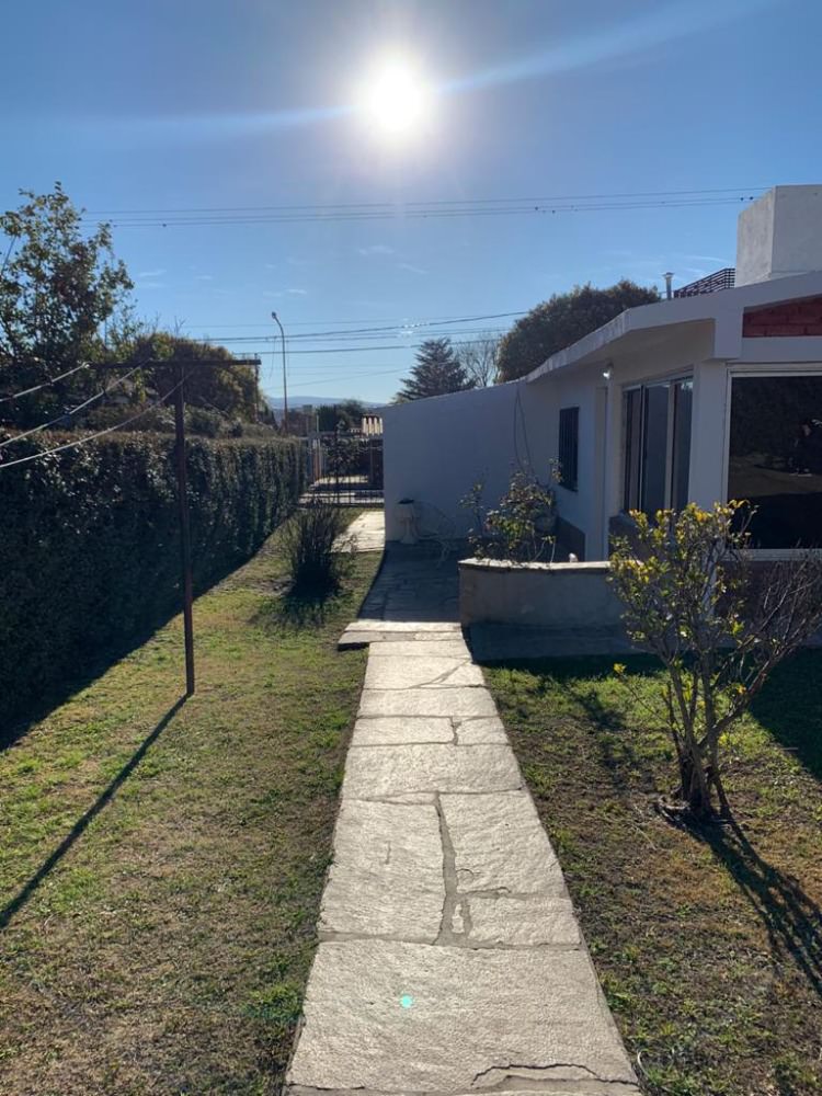 CHALET DE 3 DORMITORIOS CON PILETA 