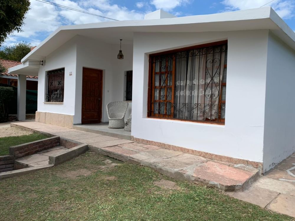 CHALET DE 3 DORMITORIOS CON PILETA 