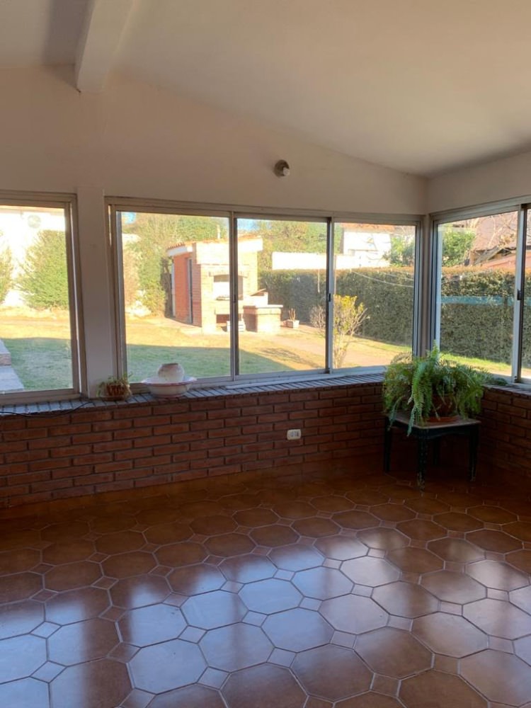 CHALET DE 3 DORMITORIOS CON PILETA 