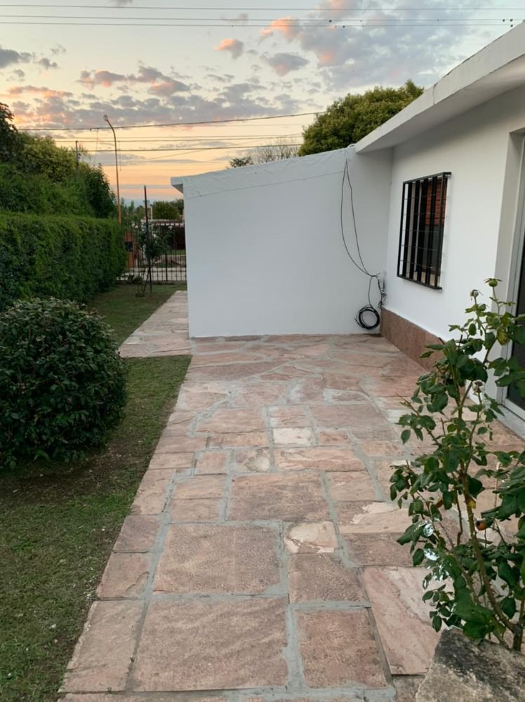 CHALET DE 3 DORMITORIOS CON PILETA 