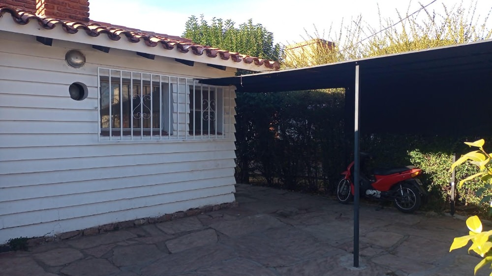 CHALET MAS DEPARTAMENTO EN BARRIO MALVINAS !!