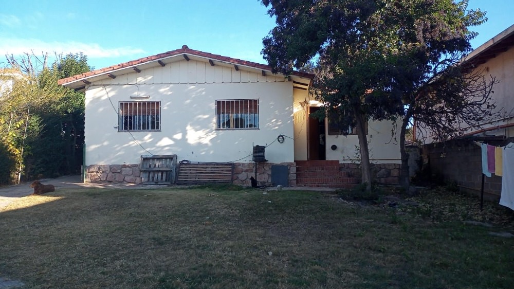 CHALET MAS DEPARTAMENTO EN BARRIO MALVINAS !!