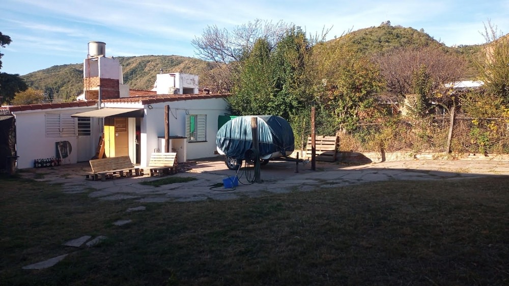 CHALET MAS DEPARTAMENTO EN BARRIO MALVINAS !!