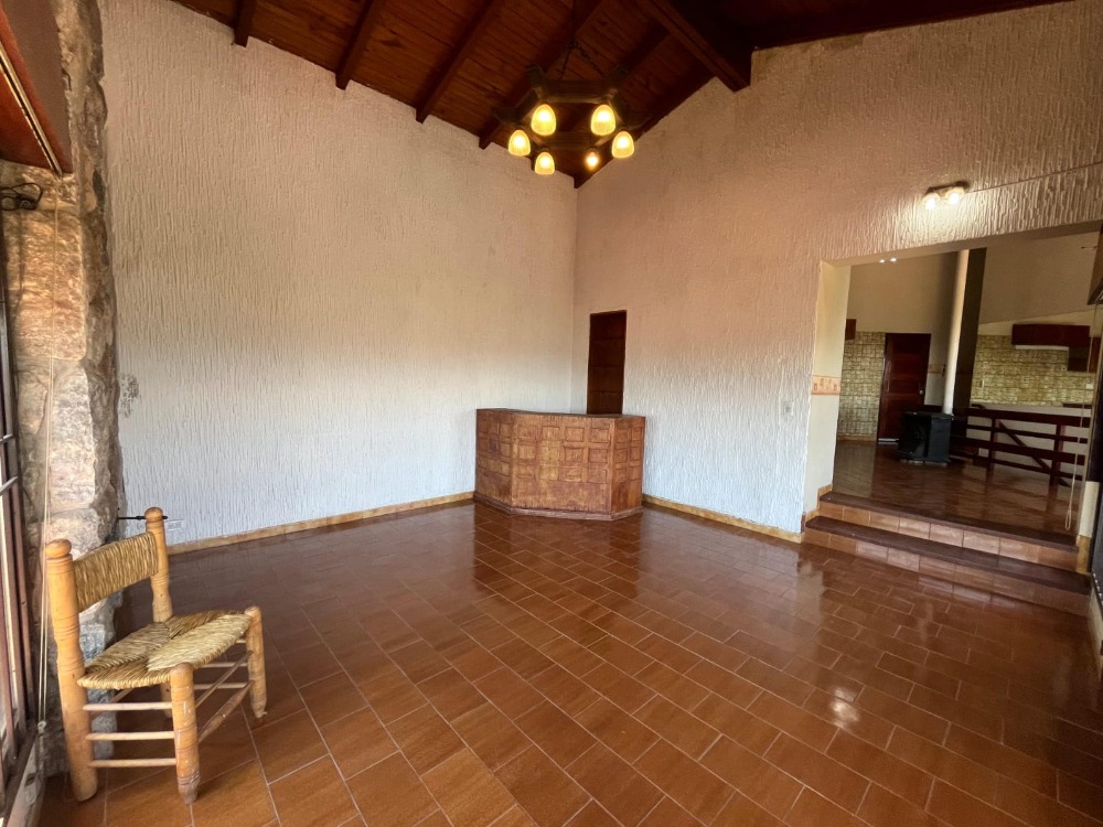 ESPECTACULAR CASA CON VISTA A LA CIUDAD