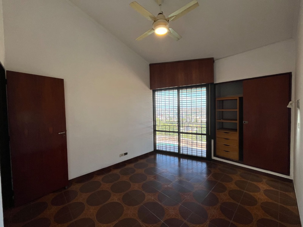 ESPECTACULAR CASA CON VISTA A LA CIUDAD