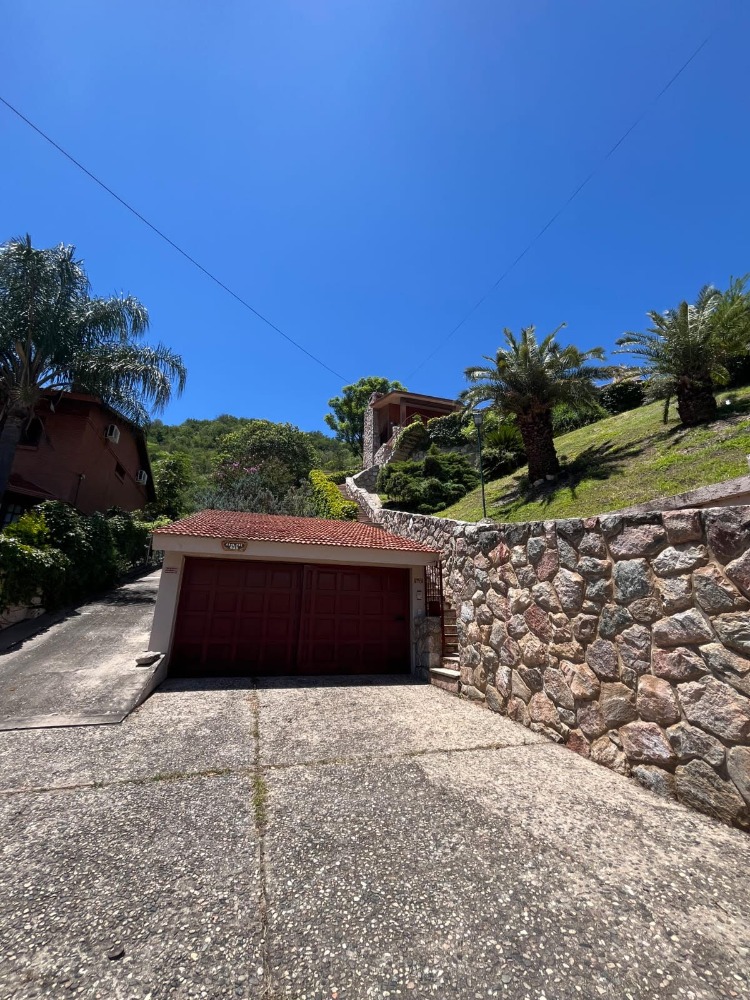 ESPECTACULAR CASA CON VISTA A LA CIUDAD