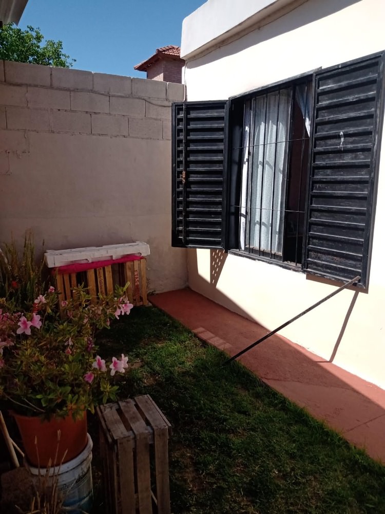 CASA EN BARRIO SANTA RITA