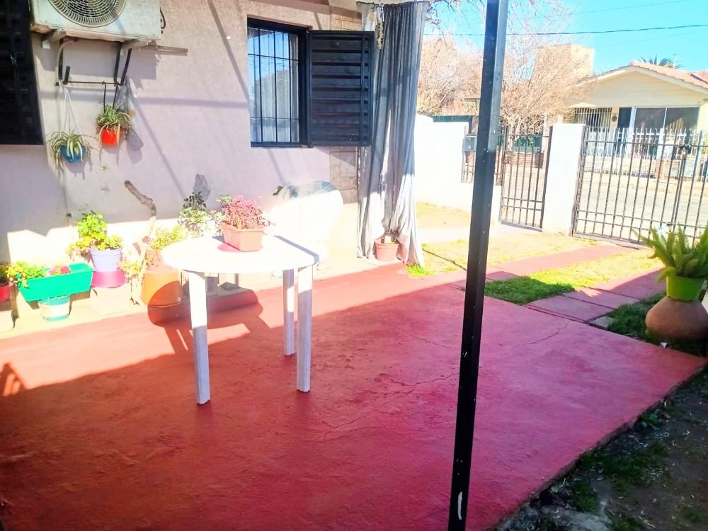 CASA EN BARRIO SANTA RITA