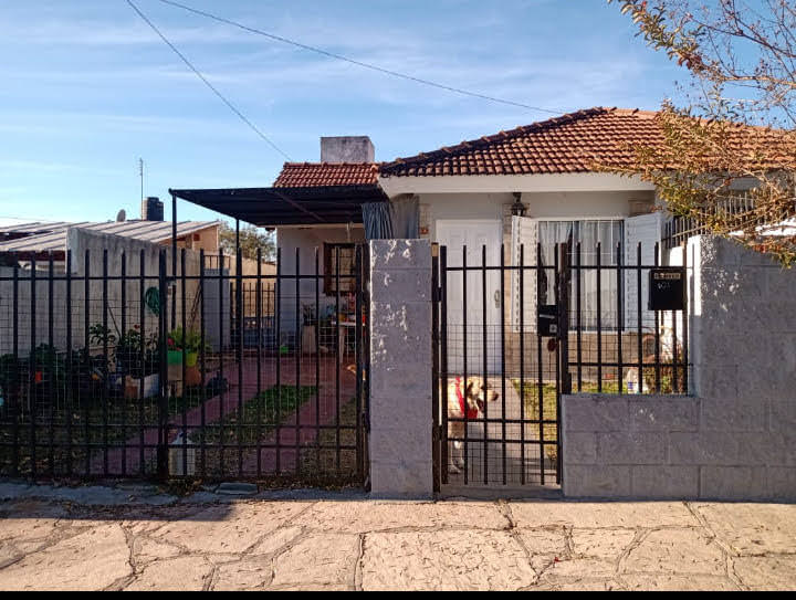 CASA EN BARRIO SANTA RITA