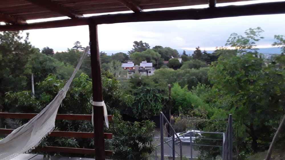 CHALET ESTILO CABAÑA EN Bº COSTA AZUL CON VISTA !!
